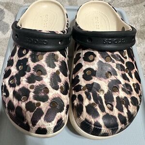 CROCS Women's Black and Cream Leopard Print Clogs